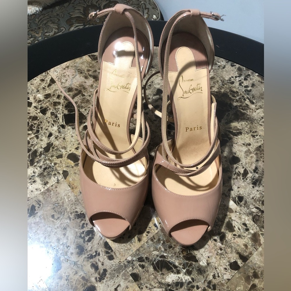 Shoes like a new Christian louboutin